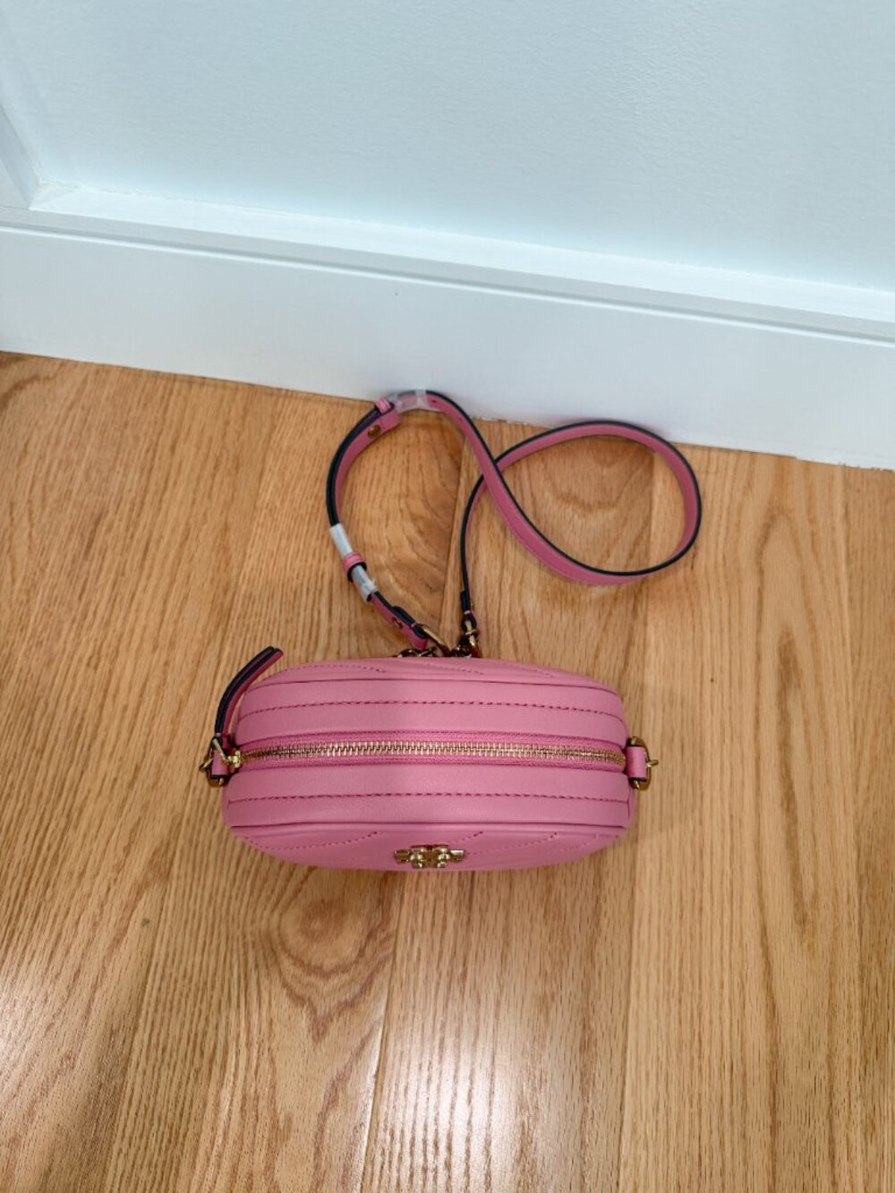 Brand New Tory Burch Kira Chevron Leather Camera Bag - Picture 6 of 7